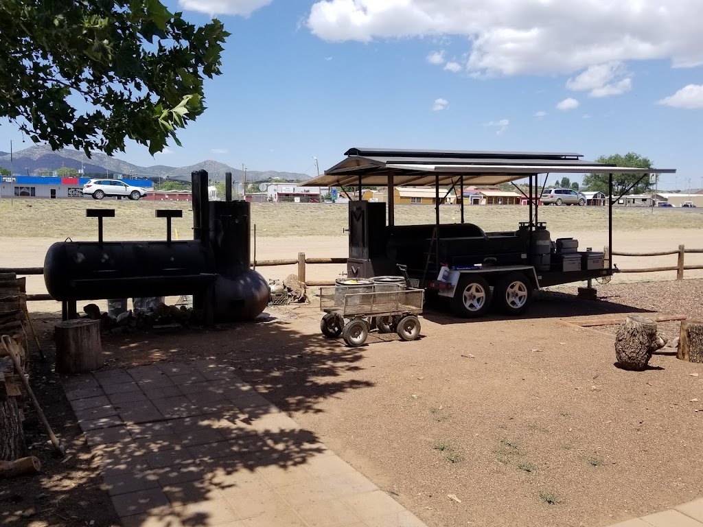 Luckys BBQ & Burgers | meal takeaway | 171 S Hwy 69 # E, Dewey, AZ 86327, USA | 9286320077 OR +1 928-632-0077