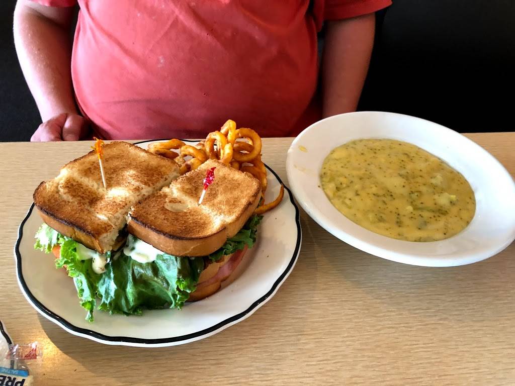 Wooden Shoe Restaurant | restaurant | 441 US-31, Holland, MI 49423, USA | 6163964744 OR +1 616-396-4744