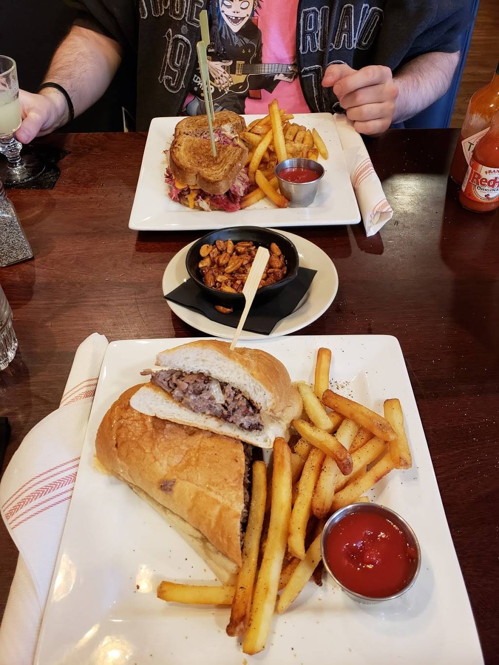 Village Tavern | restaurant | 168 Essex St, Salem, MA 01970, USA | 9787442858 OR +1 978-744-2858