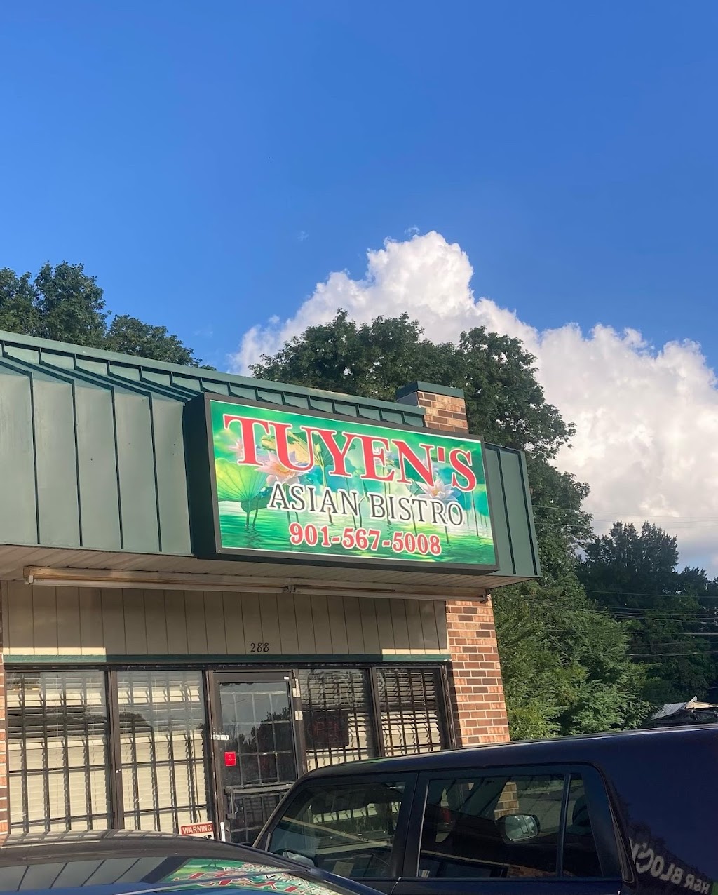 Tuyens Asian Bistro | restaurant | 288 N Cleveland St, Memphis, TN 38104, USA | 9015675008 OR +1 901-567-5008
