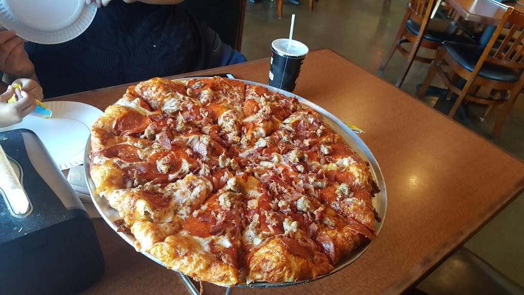 Me-N-Eds Pizzeria | restaurant | 7025 N West Ave, Fresno, CA 93711, USA | 5594360563 OR +1 559-436-0563