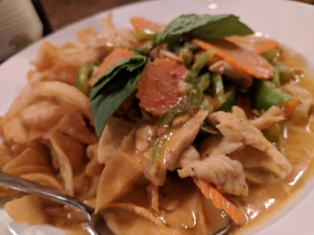 Cest Bien Thai | restaurant | 2418, 3900 N Lincoln Ave, Chicago, IL 60613, USA | 7733278818 OR +1 773-327-8818