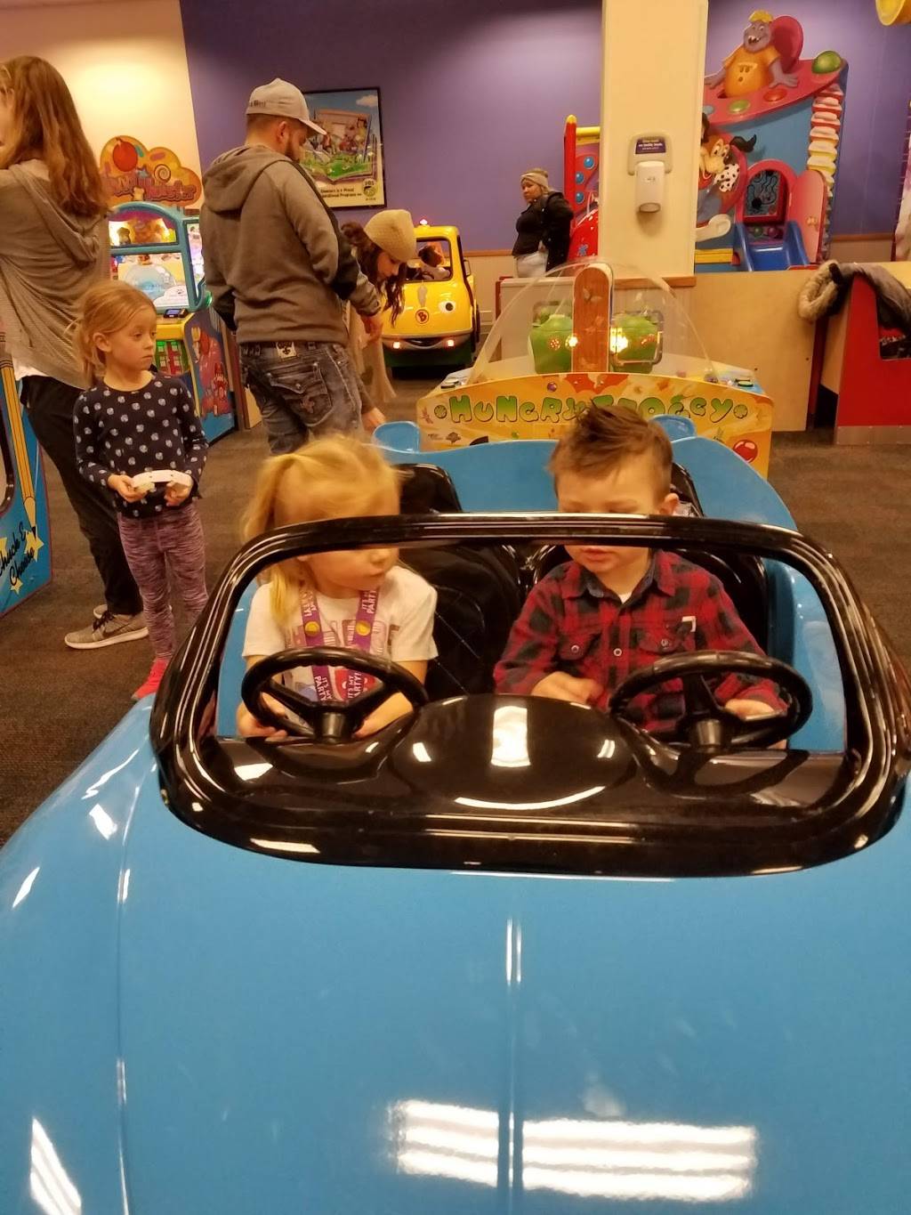 Chuck E. Cheese | restaurant | 3318 W Division St, St Cloud, MN 56301, USA | 3202533760 OR +1 320-253-3760