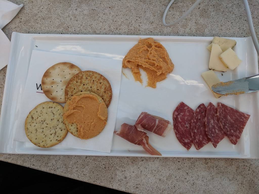 Wingtips Lounge | restaurant | St.Louis Lambert International Airport, St. Louis, MO 63145, USA | 3143000689 OR +1 314-300-0689