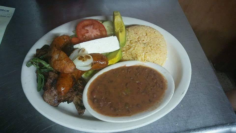 El Salvadoreno | restaurant | 346 Broadway, Newburgh, NY 12550, USA | 8455656822 OR +1 845-565-6822