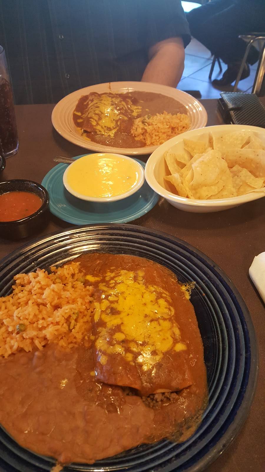 El San Luis Mexican Cafe | restaurant | 1500 E Tyler St, Athens, TX 75751, USA | 9036773800 OR +1 903-677-3800