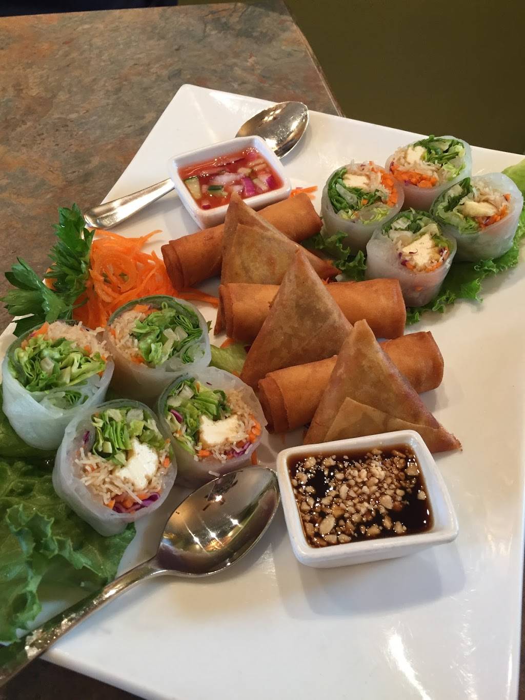 Nickys Thai Kitchen | restaurant | 856 Western Ave, Pittsburgh, PA 15233, USA | 4123218424 OR +1 412-321-8424