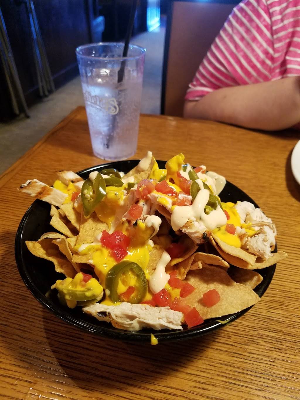 Garfields | restaurant | 2400 Meadowbrook Mall, Bridgeport, WV 26330, USA | 3048428556 OR +1 304-842-8556