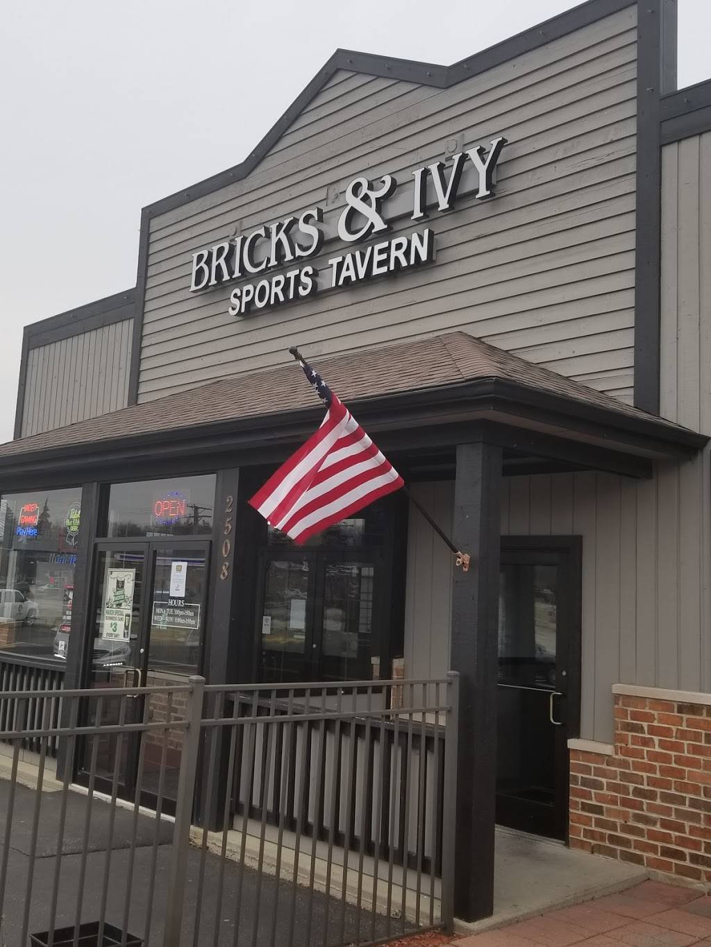 Bricks And Ivy Sports Tavern | restaurant | 2508 US-12, Spring Grove, IL 60081, USA | 8155813889 OR +1 815-581-3889