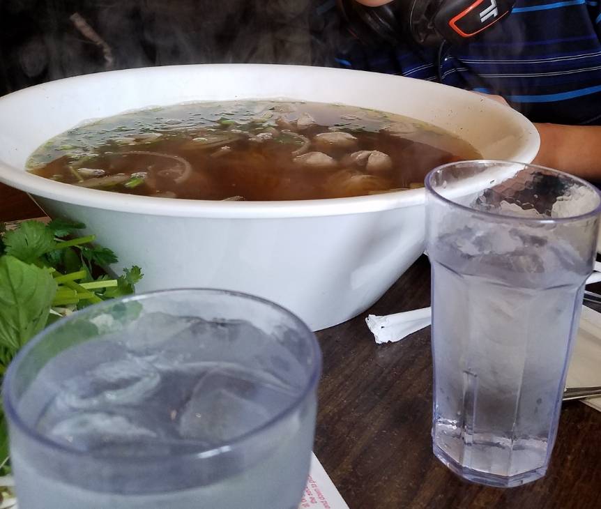 Big Bowl Pho | restaurant | 7106 NW Prairie View Rd, Kansas City, MO 64151, USA | 8163823488 OR +1 816-382-3488