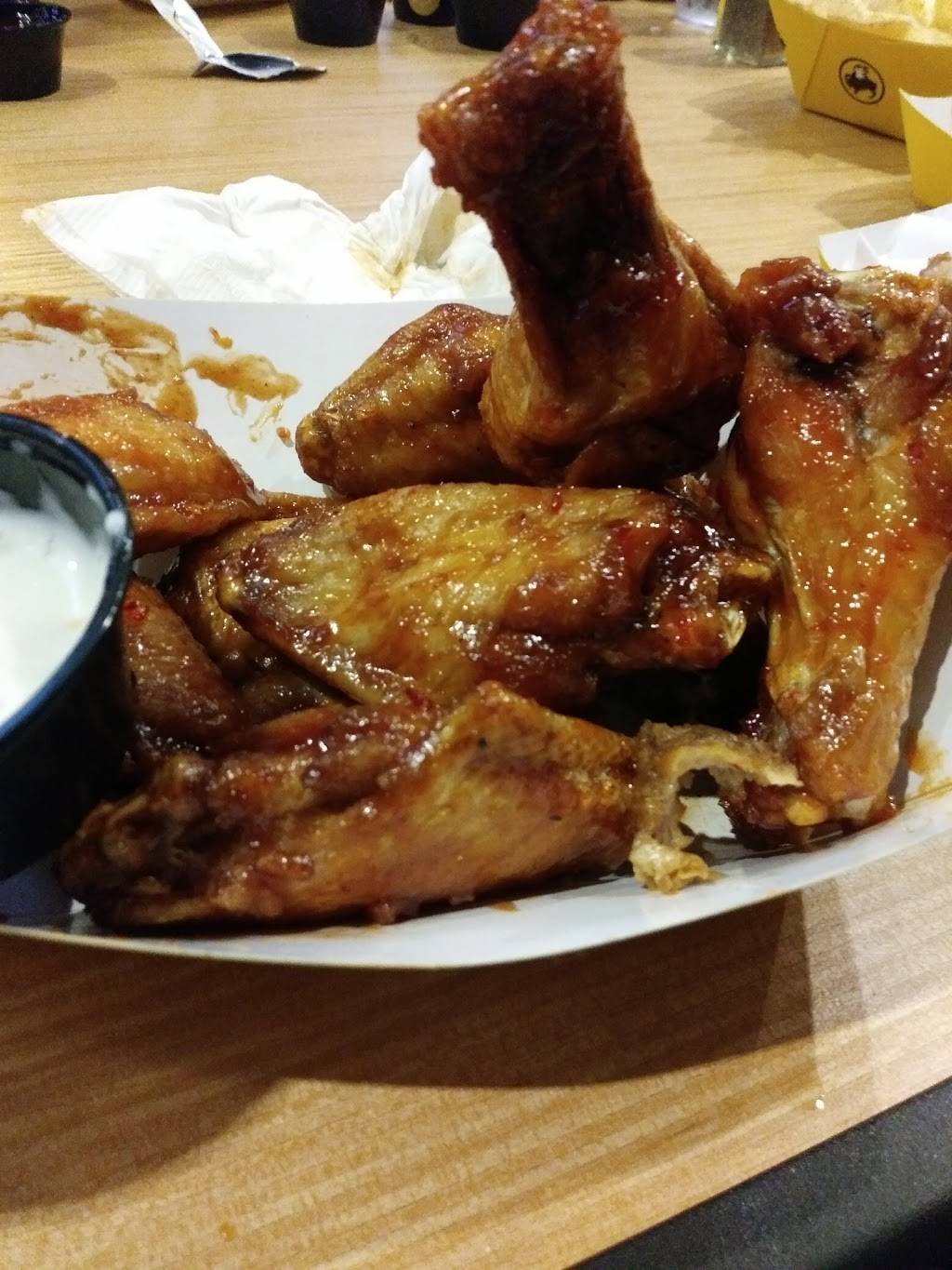 Buffalo Wild Wings | restaurant | 10607 Big Bend Rd, Riverview, FL 33579, USA | 8132349464 OR +1 813-234-9464