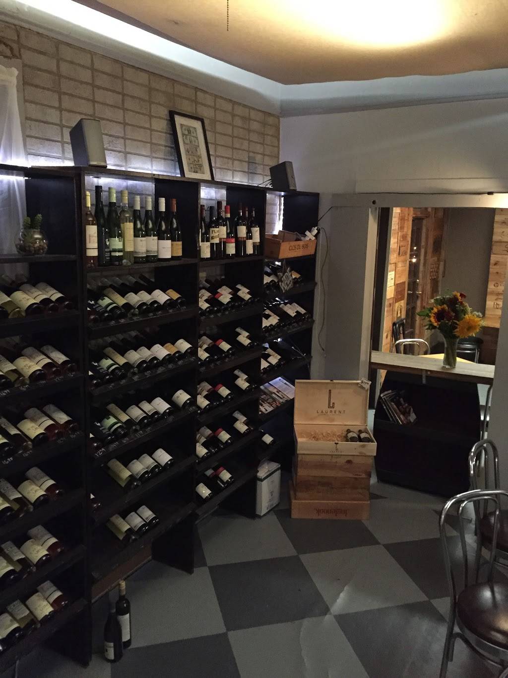 Downtown Wine and Cheese | restaurant | 113 N Main St, Gainesville, FL 32601, USA | 3522221348 OR +1 352-222-1348