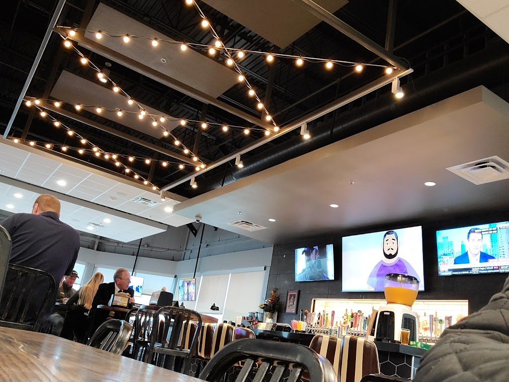 Wahlburgers @ Hy-Vee | restaurant | 640 Lincoln Way, Ames, IA 50010, USA | 5152321961 OR +1 515-232-1961