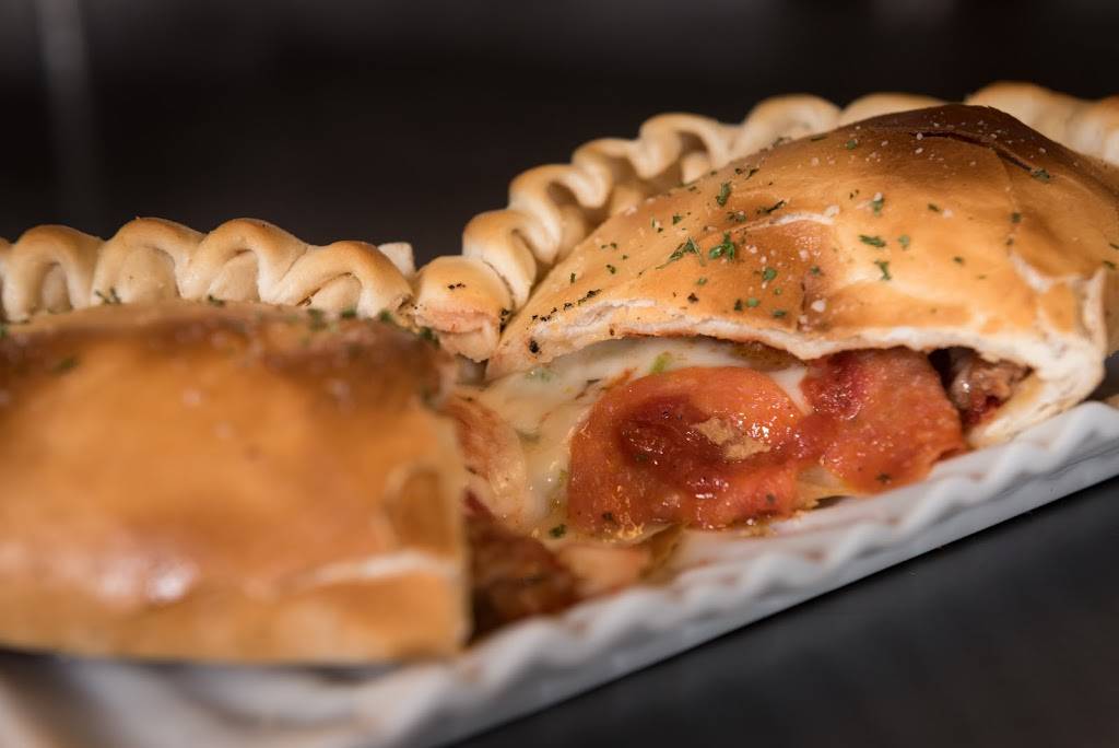 Adamos Italian Restaurant | restaurant | 3264 Rider Trail S, Earth City, MO 63045, USA | 3142913555 OR +1 314-291-3555