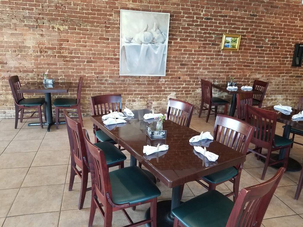 Corner Kitchen | restaurant | 101 S Main St, Blackstone, VA 23824, USA | 4342980001 OR +1 434-298-0001