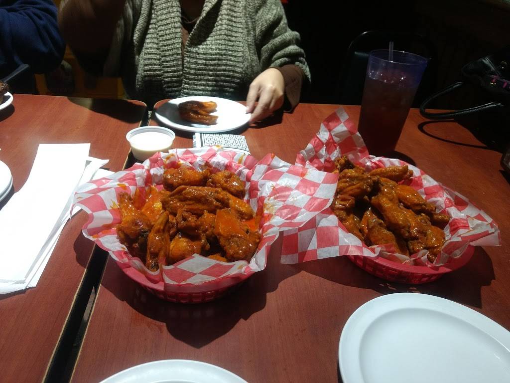 BreWingZ Restaurant and Bar | restaurant | 13516 East Fwy, Houston, TX 77015, USA | 7133300144 OR +1 713-330-0144