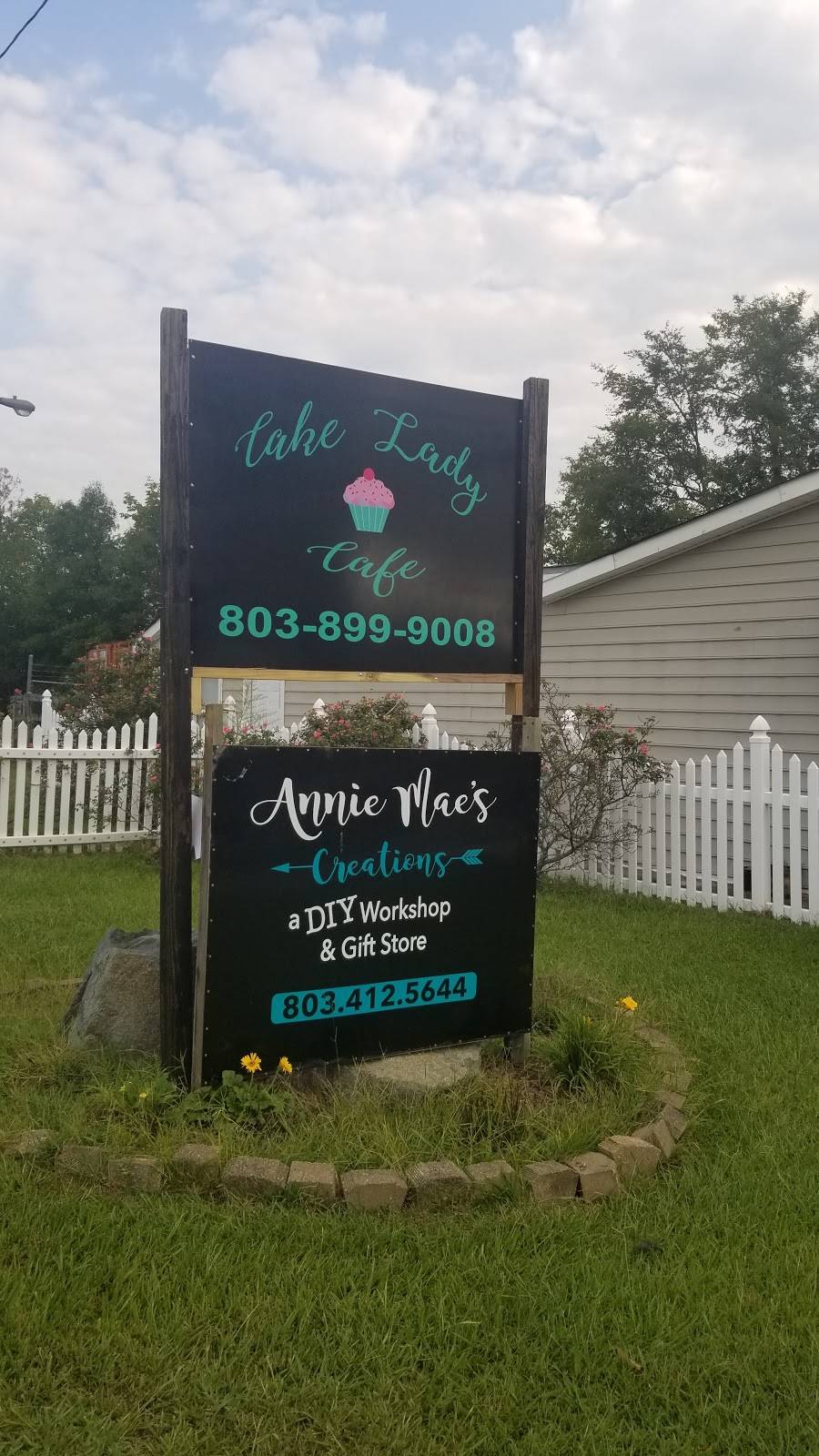 Cake Lady Cafe | restaurant | 2606 Catawba River Rd, Fort Lawn, SC 29714, USA | 8038999008 OR +1 803-899-9008