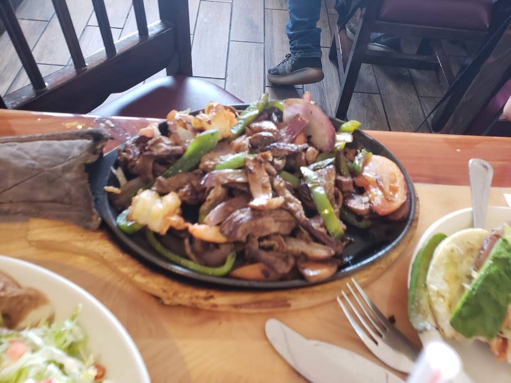 Hacienda Jalisco Mexican Restaurant | restaurant | 2105 E Main St, Galesburg, IL 61401, USA | 3093442957 OR +1 309-344-2957