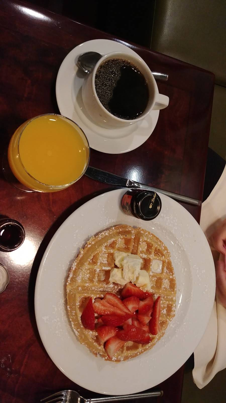 Chartwell Grill | night club | 1914 Connecticut Ave NW, Washington, DC 20009, USA | 2027972000 OR +1 202-797-2000