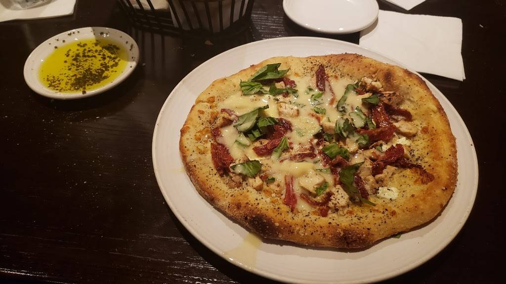 Carrabbas Italian Grill | restaurant | 6909 SW 18th St, Boca Raton, FL 33433, USA | 5615448838 OR +1 561-544-8838