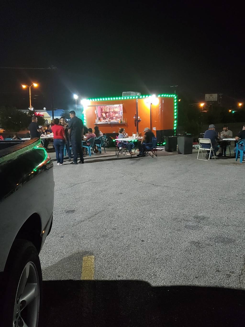 Hamburguesas y micheladas lupe | restaurant | 3460 W Walnut St, Garland, TX 75042, USA | 2146648719 OR +1 214-664-8719