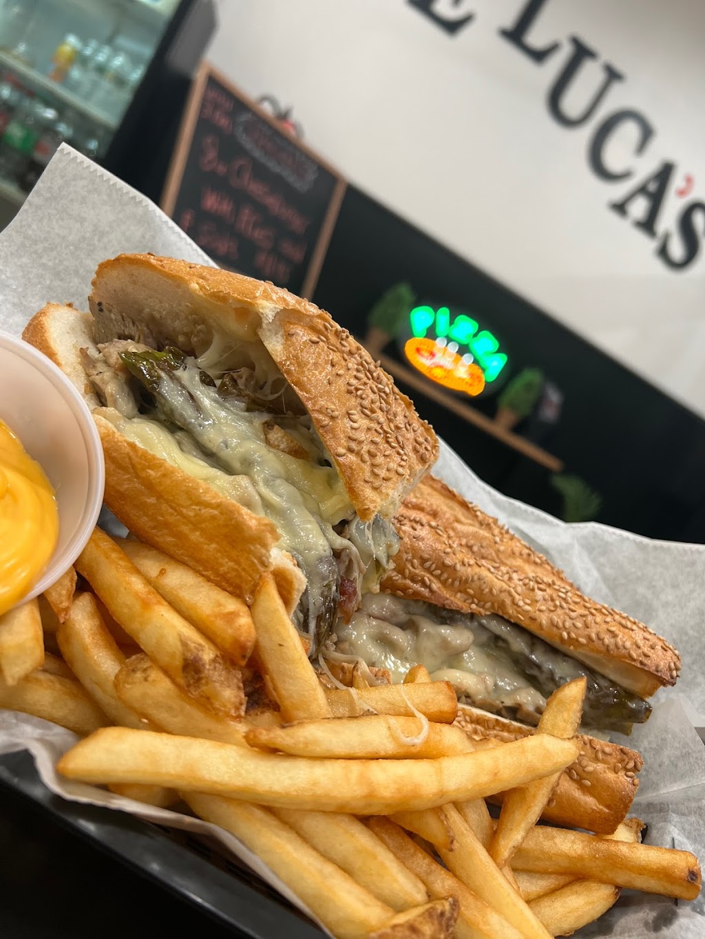 De Lucas Pizza & Grill | restaurant | 200 White Horse Rd, Voorhees Township, NJ 08043, USA | 8567844300 OR +1 856-784-4300