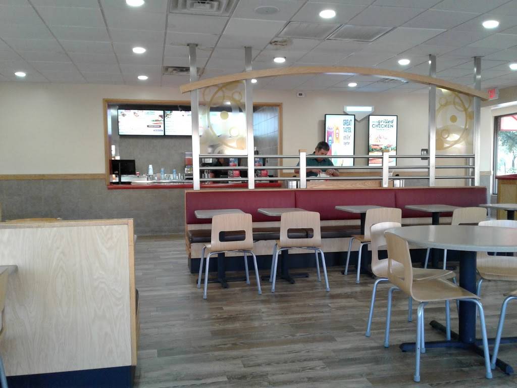 Wendys | restaurant | 2928 Woodridge Dr, Houston, TX 77087, USA | 2816763570 OR +1 281-676-3570