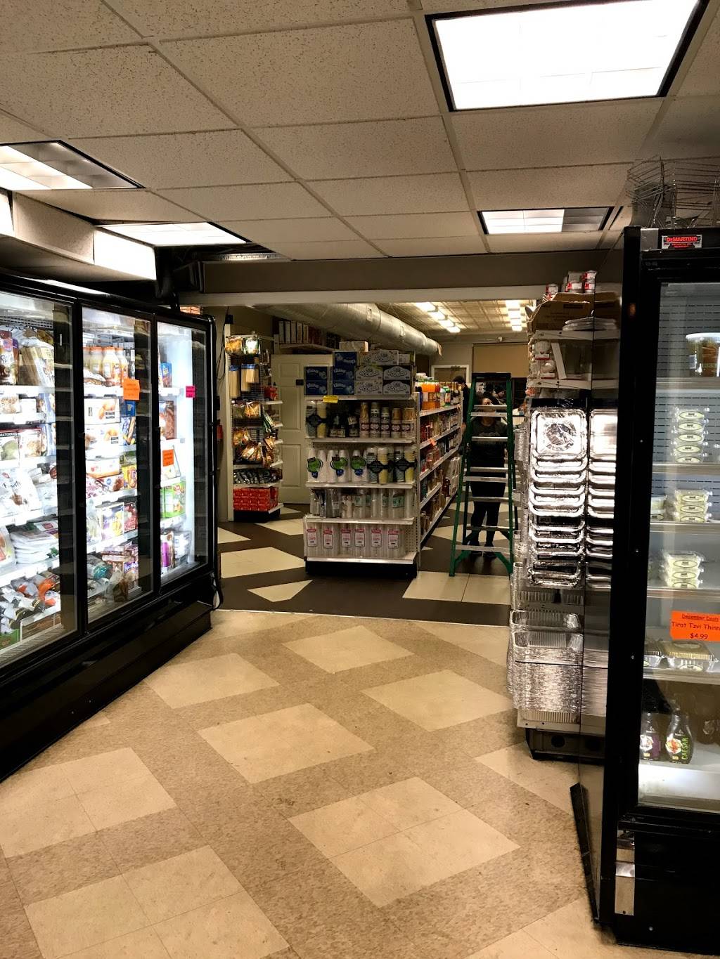 Waterbury Kosher World | restaurant | 701 Cooke St, Waterbury, CT 06710, USA | 2037574992 OR +1 203-757-4992