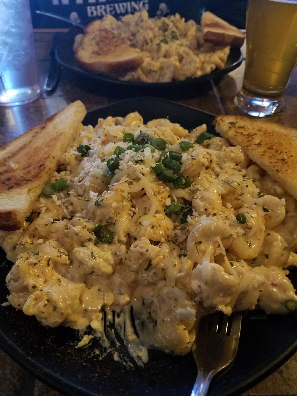 Fox Heights Pub & Grill | restaurant | 217 N Washington St, Green Bay, WI 54301, USA | 9208843277 OR +1 920-884-3277