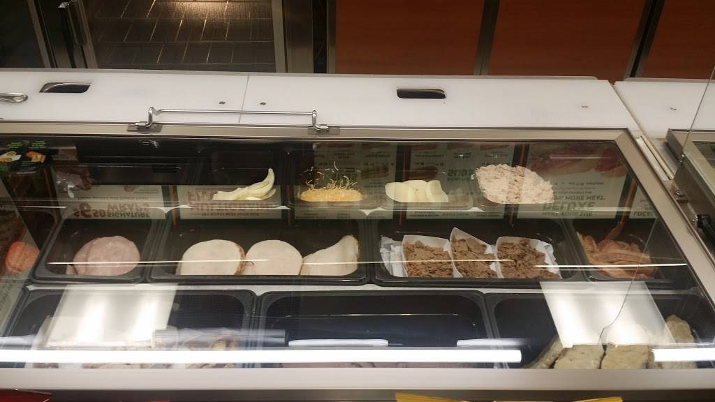 Subway Restaurants | restaurant | 268 Washington St, Wellesley, MA 02481, USA | 7812371000 OR +1 781-237-1000