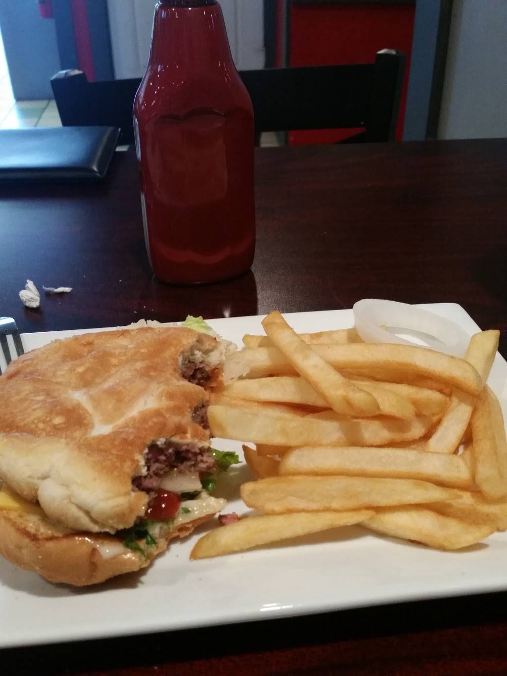 Joes Top Dog Restaurant & Bar | restaurant | 13342 Michigan Ave, Dearborn, MI 48126, USA | 3138460888 OR +1 313-846-0888