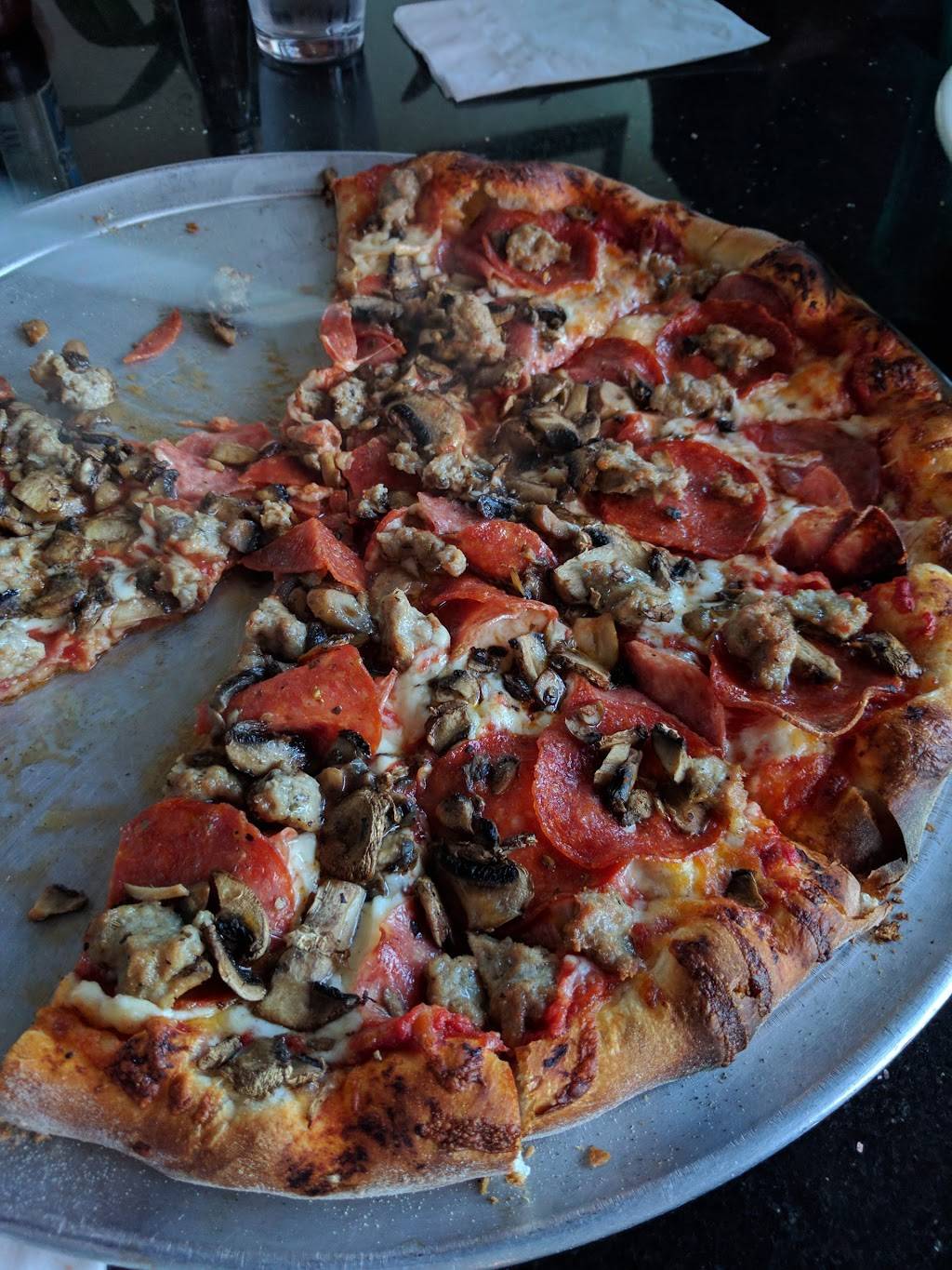 Darios Restaurant | restaurant | 2829 Bridgeway, Sausalito, CA 94965, USA | 4153326636 OR +1 415-332-6636