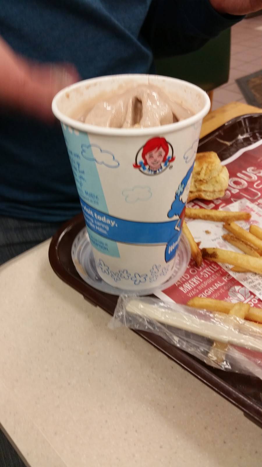 Wendys | restaurant | 860 N Main St, Bluffton, IN 46714, USA | 2608242143 OR +1 260-824-2143