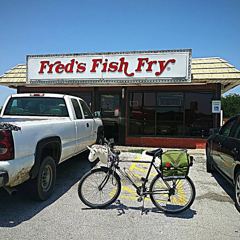 Freds Fish Fry | restaurant | 1802 Goliad Rd, San Antonio, TX 78223, USA | 2103372621 OR +1 210-337-2621