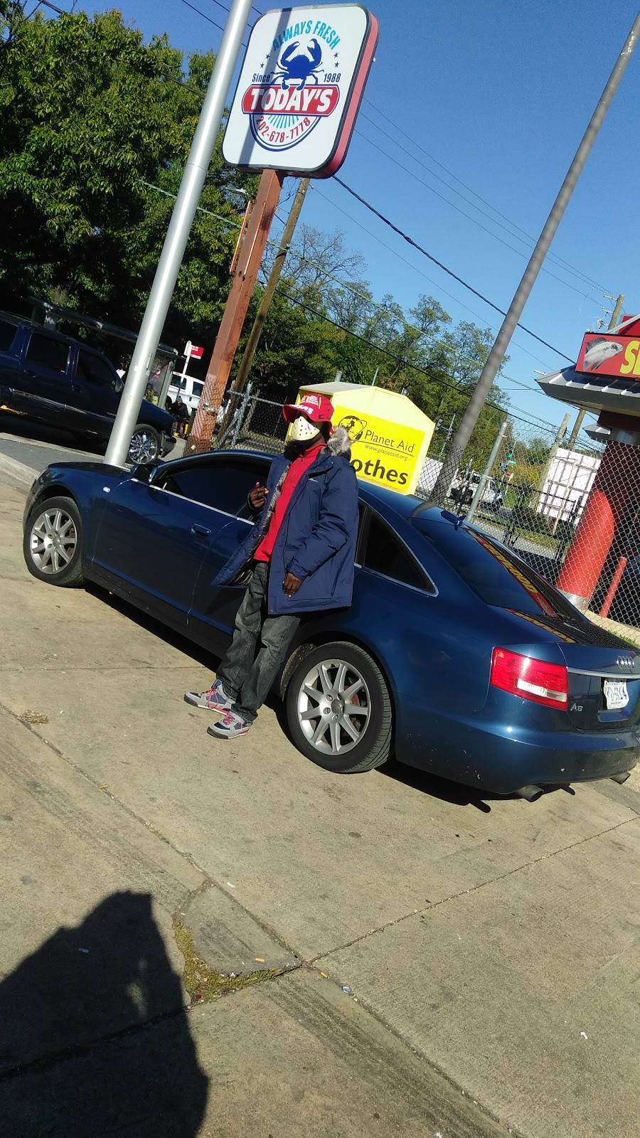 Eddie And Eddie Leonard Carryout | meal takeaway | 2103 Alabama Ave SE, Washington, DC 20020, USA | 2028893199 OR +1 202-889-3199