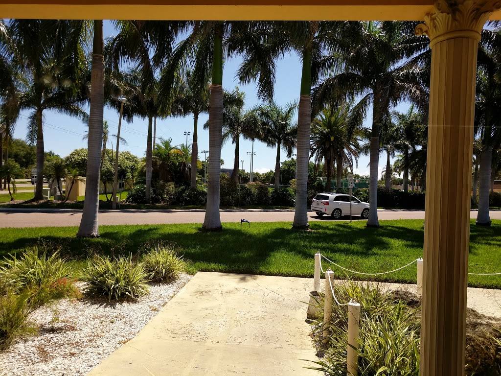 Bayway Country Store and Butcher Shoppe | restaurant | 5401 Leeland St S, St. Petersburg, FL 33715, USA | 7278677507 OR +1 727-867-7507