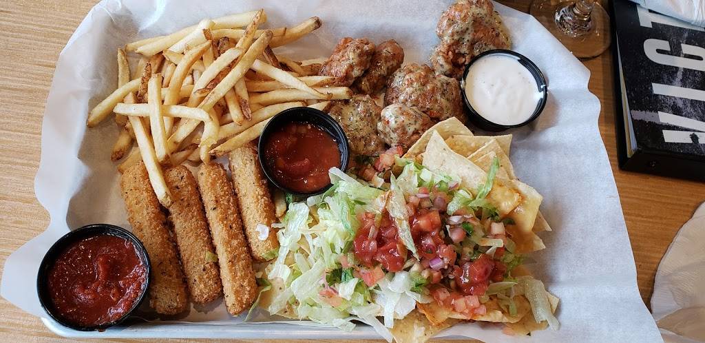 Buffalo Wild Wings | restaurant | 134-15 20th Ave, College Point, NY 11356, USA | 7183539453 OR +1 718-353-9453