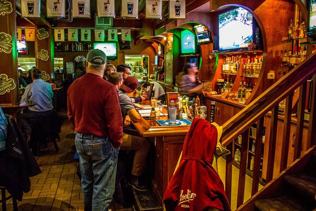 Hooligans Super Bar | restaurant | 2017 E North Ave, Milwaukee, WI 53202, USA | 4142735230 OR +1 414-273-5230