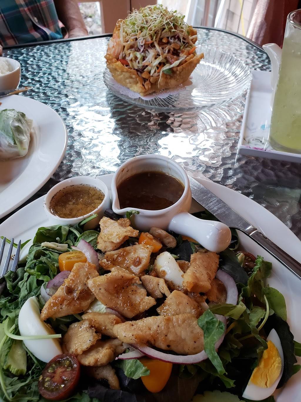 Wok and Roll Asian Kitchen | restaurant | 9460, 19885 CA-88, Pine Grove, CA 95665, USA | 2092964800 OR +1 209-296-4800