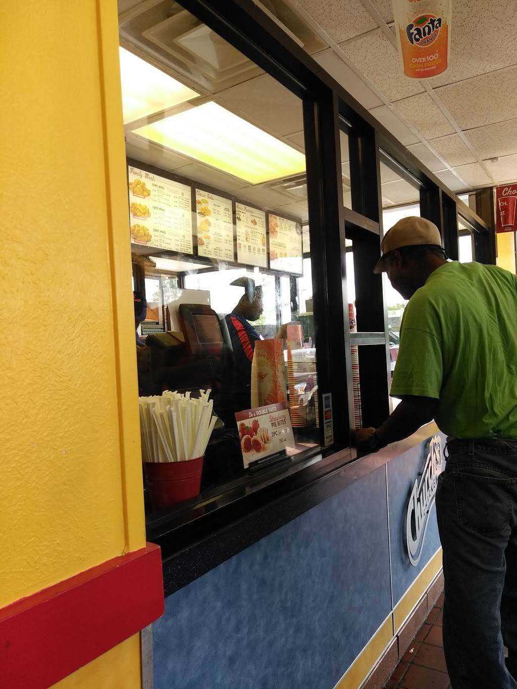 Churchs Chicken | restaurant | 2601 State St, East St Louis, IL 62205, USA | 6182719339 OR +1 618-271-9339