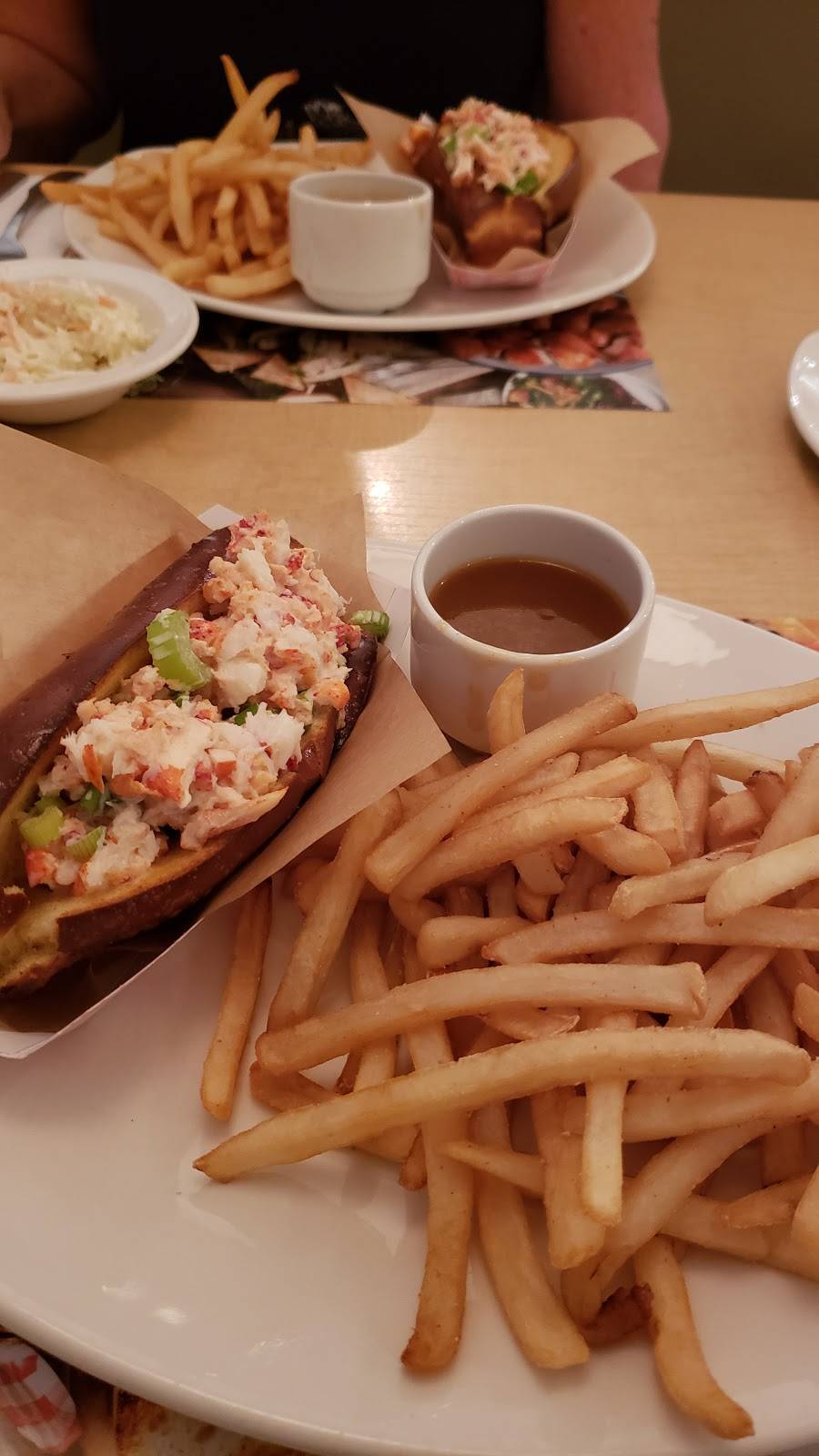 Rôtisserie St-Hubert | restaurant | 665 32e Avenue, Lachine, QC H8T 3G6, Canada | 5143855555 OR +1 514-385-5555