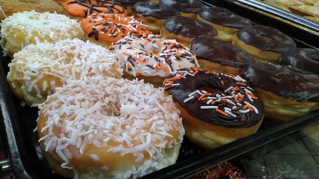 Winchells Donut House | cafe | 571 S Lake Ave, Pasadena, CA 91101, USA | 6263967065 OR +1 626-396-7065
