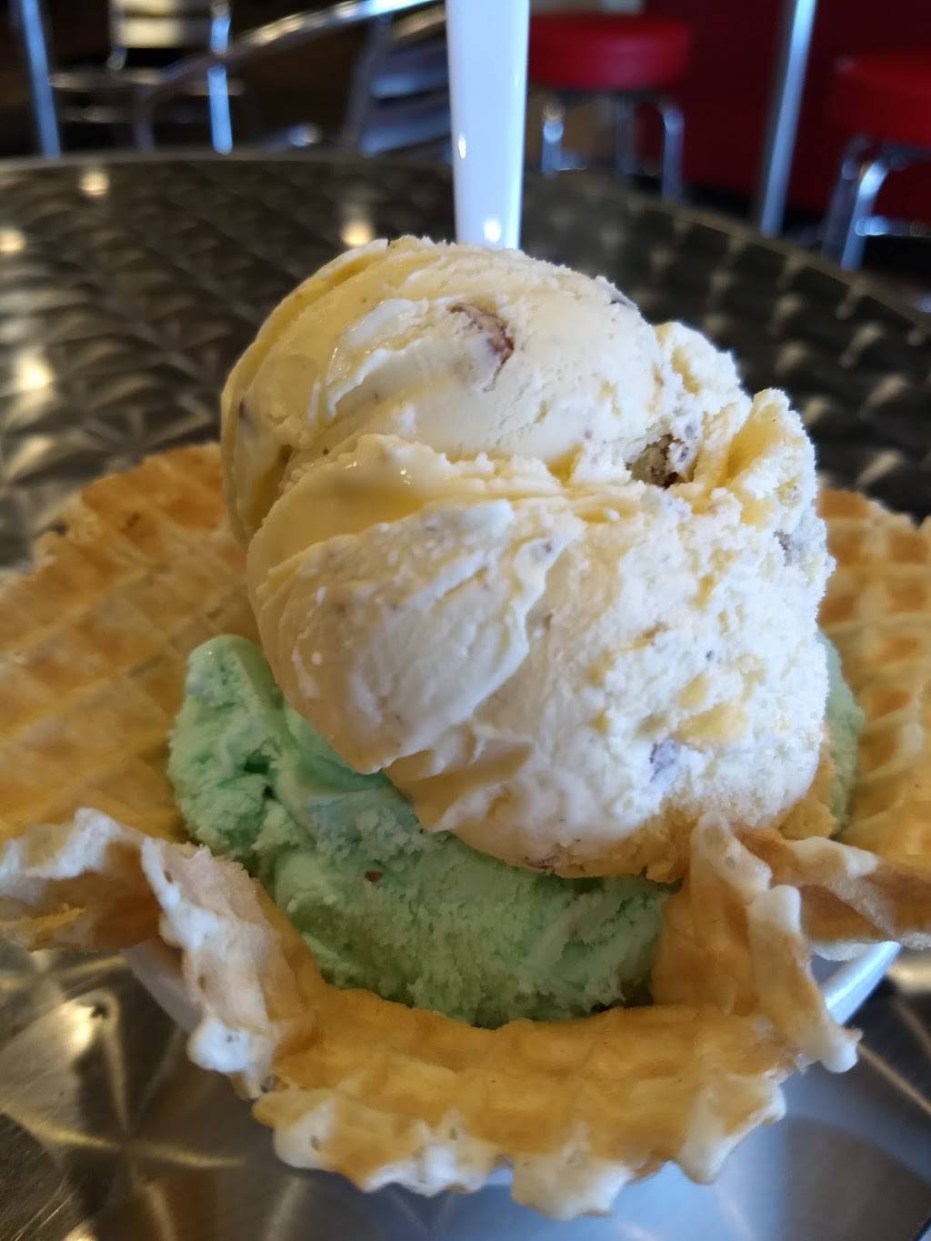 Beach Bunny Ice Cream | restaurant | 501 Roland Ave, Surf City, NC 28445, USA | 9105201144 OR +1 910-520-1144