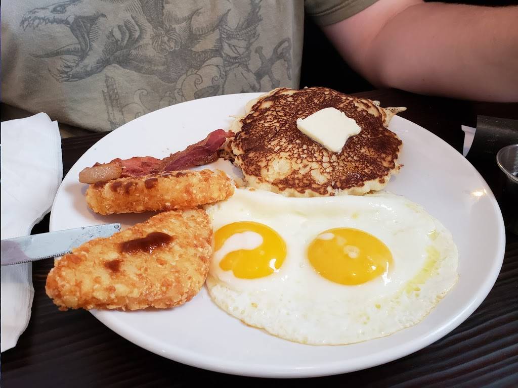 Hot Grillz Diner | restaurant | 7188 Northfield Rd, Macedonia, OH 44056, USA | 4406589666 OR +1 440-658-9666