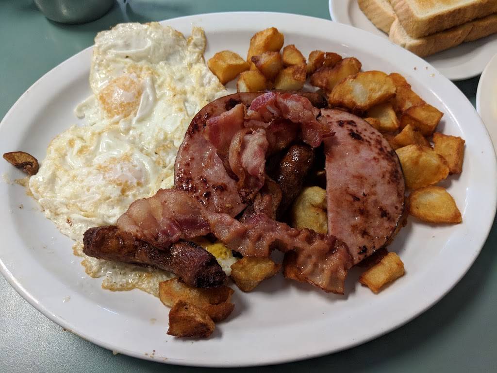 Ednas Restaurant | restaurant | 592 Notre Dame St, Belle River, ON N0R 1A0, Canada | 5197284462 OR +1 519-728-4462