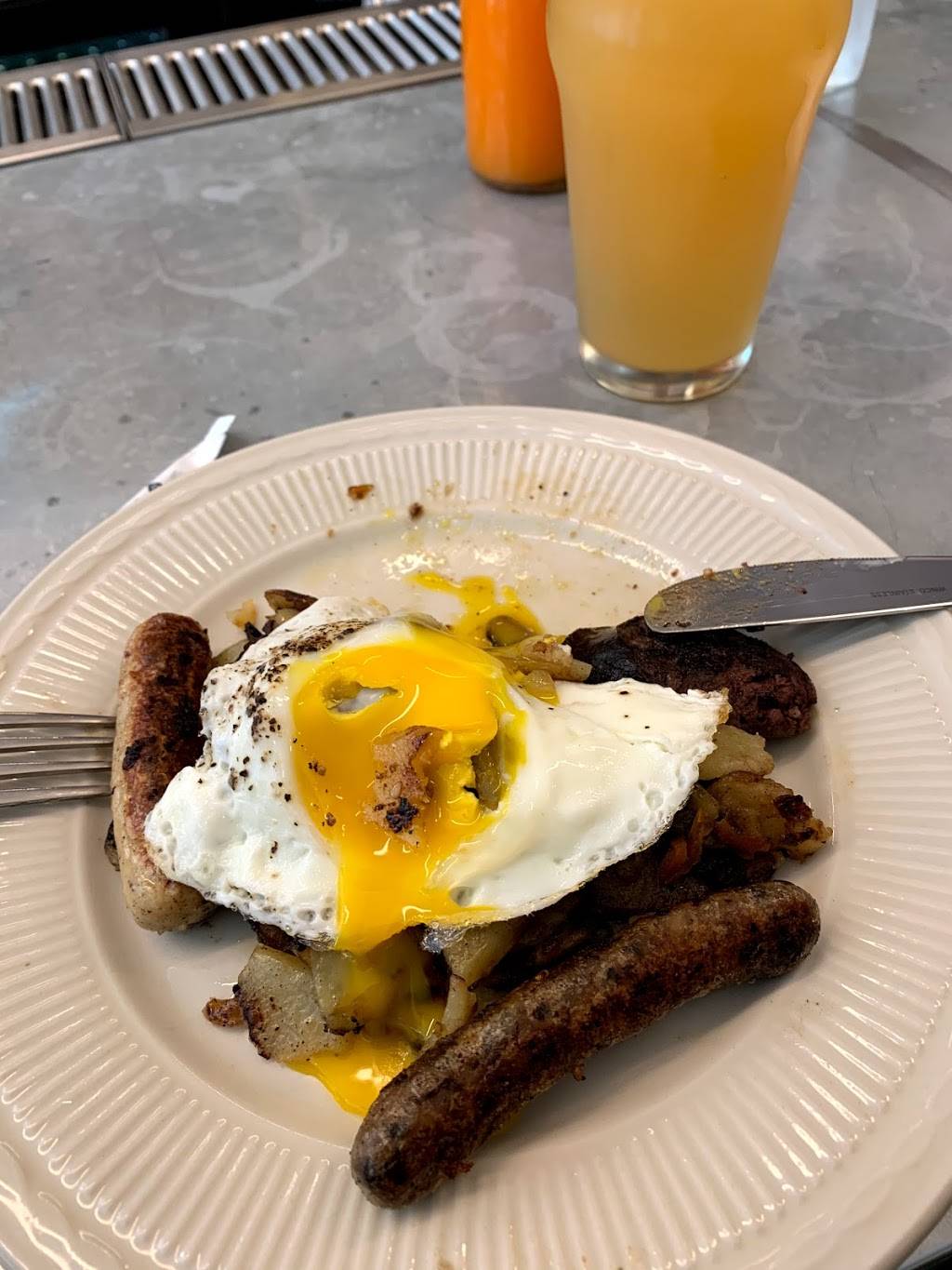 The HiHi Room | restaurant | 138 Smith St, Brooklyn, NY 11201, USA | 7185763352 OR +1 718-576-3352