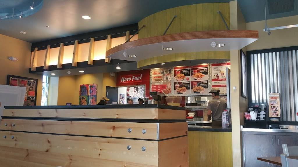 Raising Canes Chicken Fingers | meal takeaway | 9490 Dorchester Rd, Summerville, SC 29485, USA | 8438510600 OR +1 843-851-0600