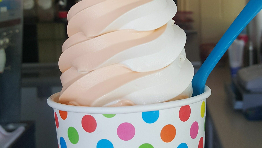 Twist Ice Cream | restaurant | 7499 Linden Rd, Swartz Creek, MI 48473, USA | 8102582340 OR +1 810-258-2340