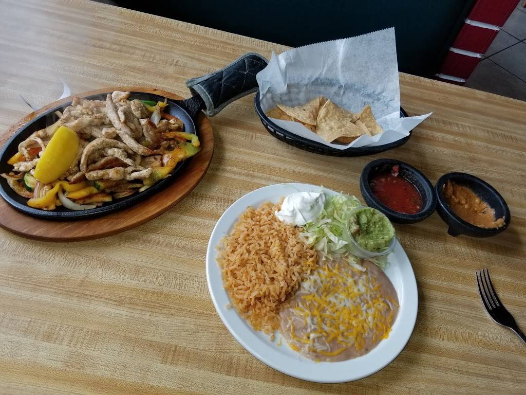 Los Riveras | restaurant | 700 N Koeller St, Oshkosh, WI 54902, USA | 9202352220 OR +1 920-235-2220