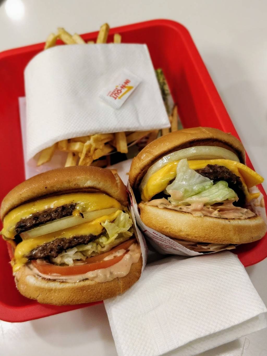 In-N-Out Burger | restaurant | 4600 E Los Coyotes Diagonal, Long Beach, CA 90815, USA | 8007861000 OR +1 800-786-1000